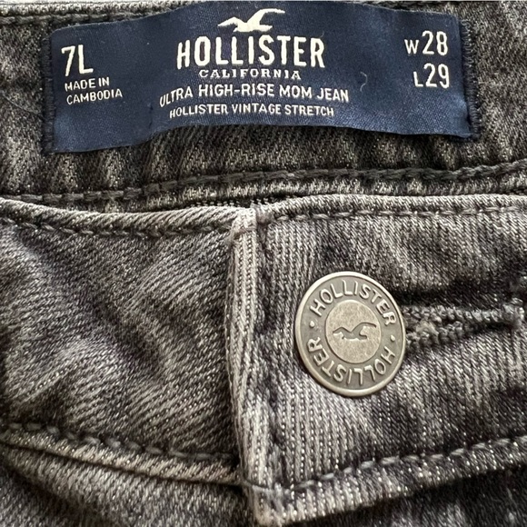 Junior’s Black | High Rise‎ Hollister Distressed Jeans | Size: 7 Long - Picture 2 of 2